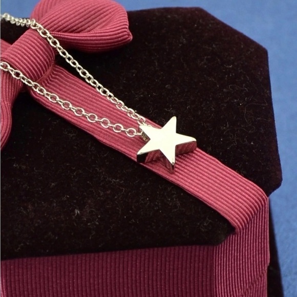 SILVER Star Pendant Necklace - Picture 3 of 3